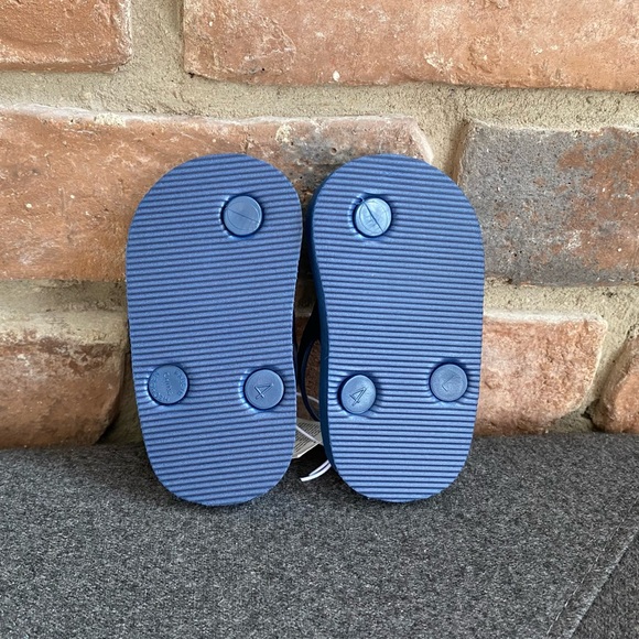 12-18M NWT Old Navy Shark Sandals - Picture 3 of 6